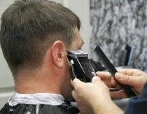 How to cut a man's hair with a clipper yourself