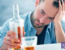 알코올 중독에서 사람을 치료하는 방법