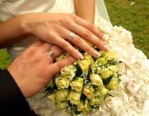 On which finger do widowers wear wedding rings?